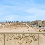 Waves - Stylish Studio With Balcony In Dubai South