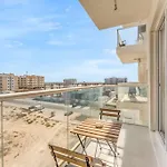 Waves - Stylish Studio With Balcony In Dubai South