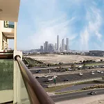 Elegant 1-Bed Waterfront Living