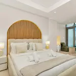5 Star High Rise Luxury Apartment, Infinity Pool With Stunning Burj View - Brand New Apartment
