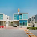 Luxurious 6-Bedroom Villa With Scenic Views