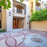 Elegant Old Town Escape With Burj Views & Near Mall