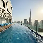 5 Star High Rise Luxury Apartment, Infinity Pool With Stunning Burj View - Brand New Apartment