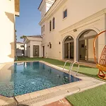 Escape 24 Luxury 5Br Villa With Private Pool And Beach Access In Palm Jumeirah Frond F