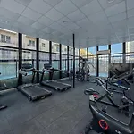 Stylish 1Br Sanctuary With Gym And Pool Access