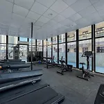 Stylish 1Br Sanctuary With Gym And Pool Access