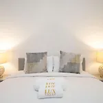 Chic Waterfront Studio In Palm Views West
