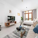 Chic Waterfront Studio In Palm Views West