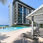 Bluewaters Sea View 2Br Pool & Gym & Beachfront