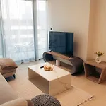 Luxury 2 Bedroom Unit, Prime Location