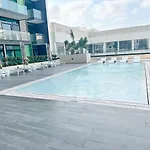 Luxury 2 Bedroom Unit, Prime Location