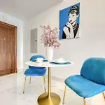 Downtown Beautiful 1Bed With Outdoor Garden