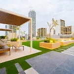 Peaceful Skyline 1Br Jvc - Near Mall And Free Baby Gear