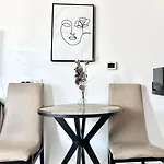 Homes2Retreat - Chic & Cozy Studio In Damac