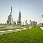 Burj Khalifa View, Luxury Two-Bedroom Residence, Playstation 5, Swimming Pool And Fitness Center