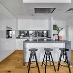 Guestready - Chic High-Rise With Canal Views
