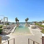Vayk - Elegant One Bedroom With Beach Access