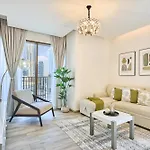 Bright And Modern City Apartment In Business Bay With Two Balconies, Pool, Gym, Free Parking And Self Check In, Sleeps Up To Four, By Stayfinity