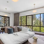Exceptional 1-Bedroom With Pool View In Downtown