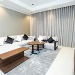 High-Rise Comfort 2Br In Nobles Tower In Dubai