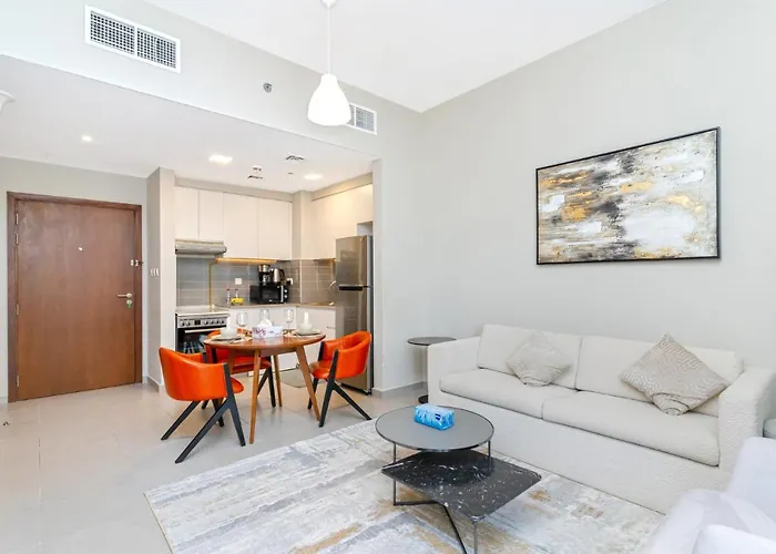 Beautiful Huge Apt I Fully- Furnished