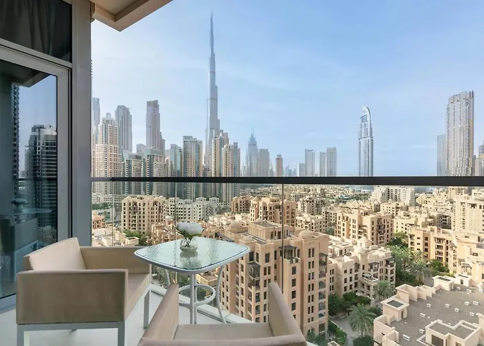 Spacious 4 Bedrooms Great Location Burj Khalifa View Amazing Pool And Gym, Perfect Holiday !