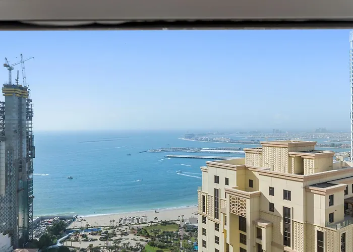 Sea View Apt In Jbr - 2 Bedroom In Front Of The Beach