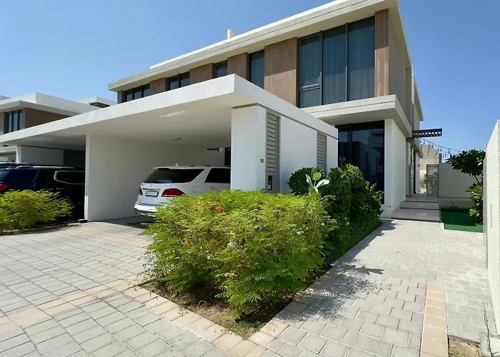 Luxury & Stunning Family Villa-Dubai Hills Estate