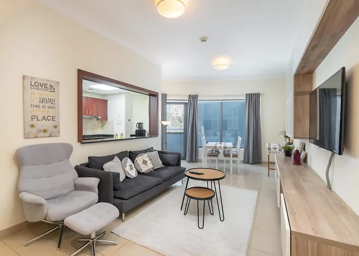 Delightful 2-Bedrooms Apartment With Homey Charm In Dubai Marina