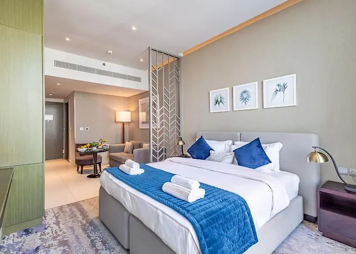 Chic Studio With Balcony - Canal Bay & Pool Views