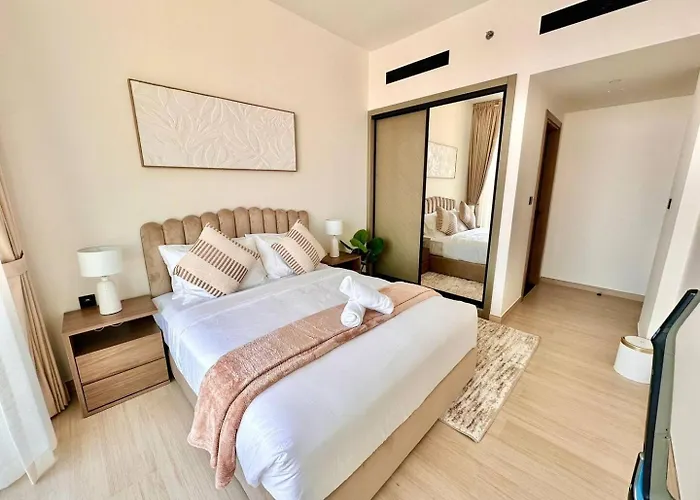 Fully Furnished 1 Bedroom Apartment With Balcony