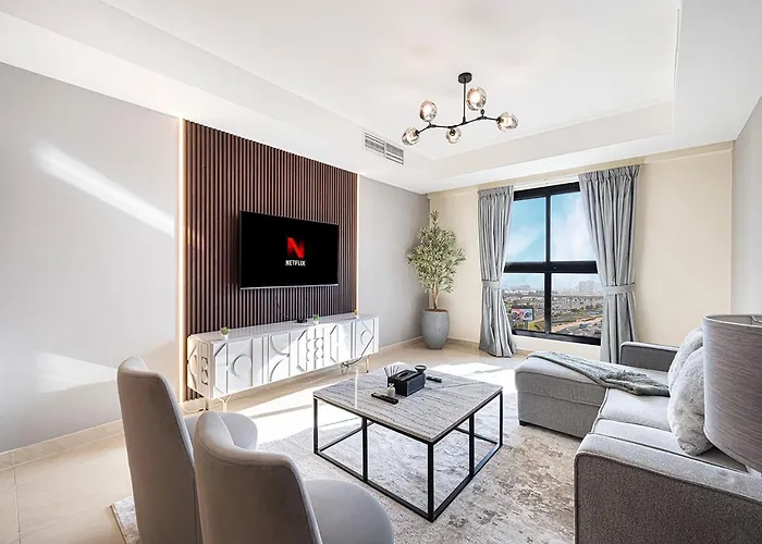 Elegant 1-Bed Waterfront Living