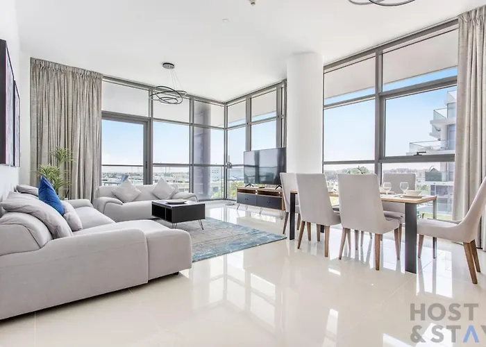 Boutique 2Br At Damac Hills, Dubai - Host & Stay