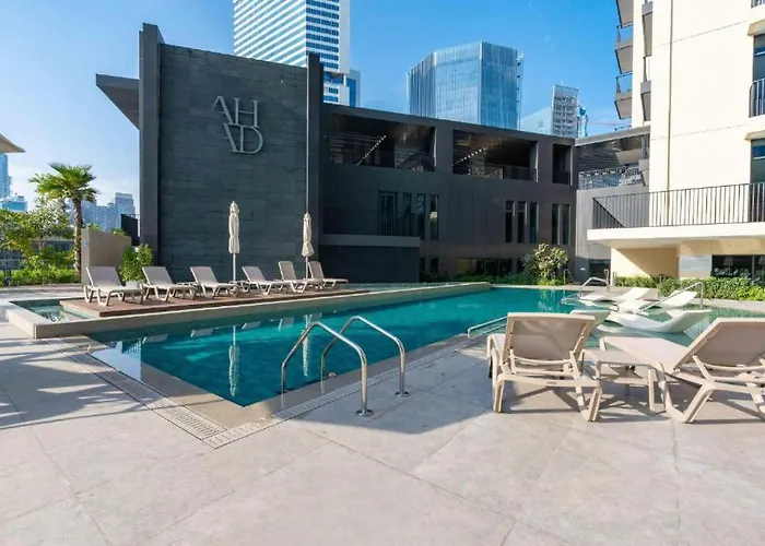 Bright And Modern City Apartment In Business Bay With Two Balconies, Pool, Gym, Free Parking And Self Check In, Sleeps Up To Four, By Stayfinity