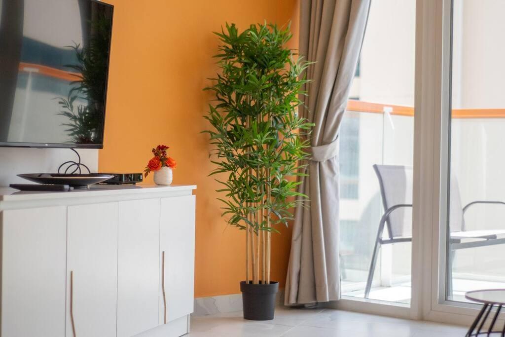Cozy Retreat 1Bedroom On The Business Bay Canal By Suiteable Interiors Apartment Dubai