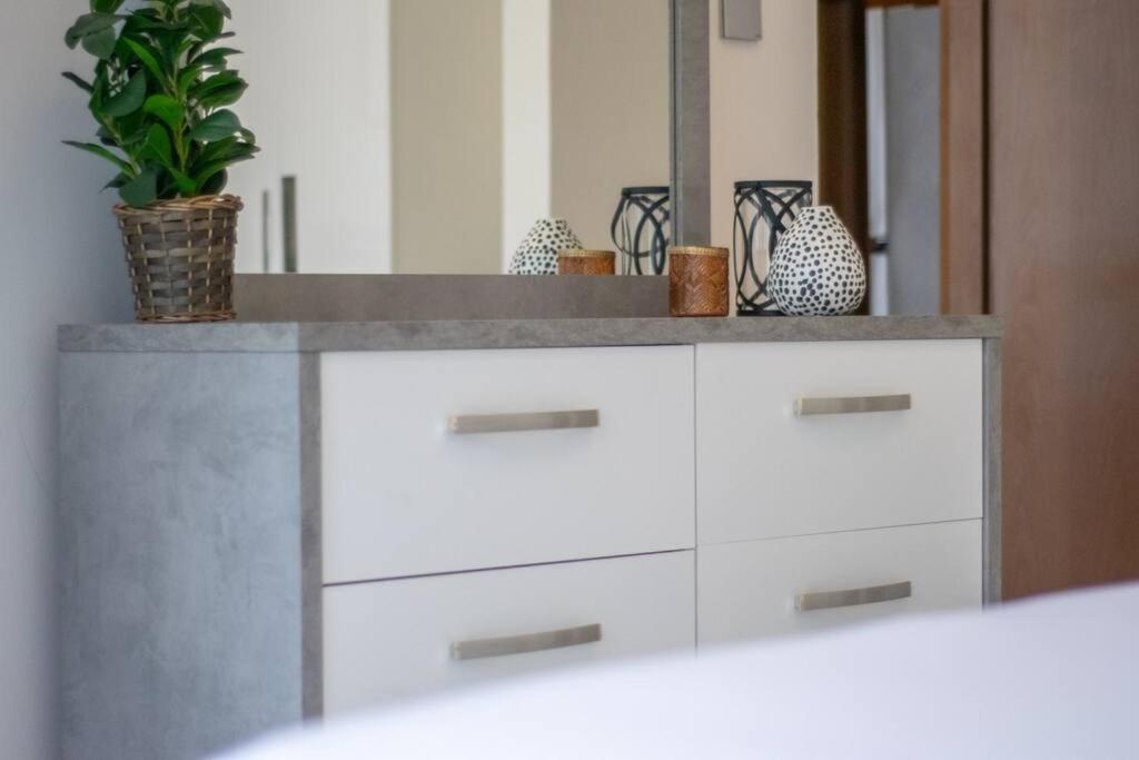 Cozy Retreat 1Bedroom On The Business Bay Canal By Suiteable Interiors Apartment
