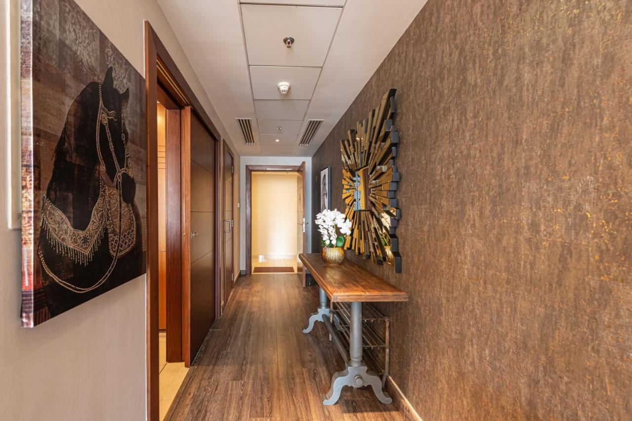 First Class 1br With Downtown Boulevard View *