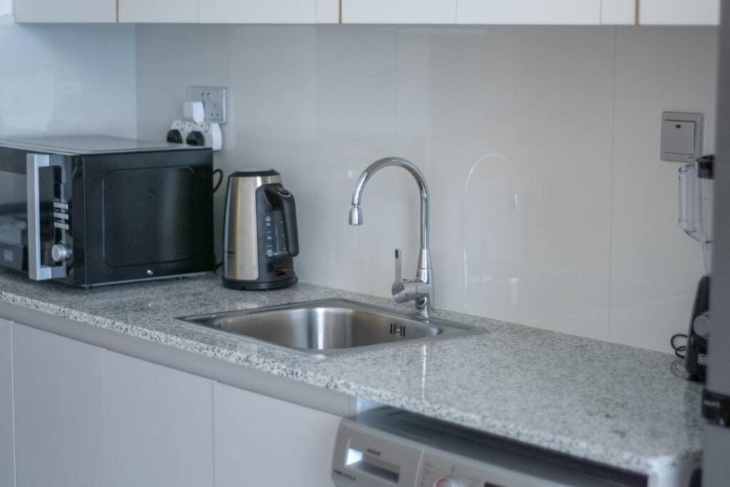 Cozy Retreat 1Bedroom On The Business Bay Canal By Suiteable Interiors Dubai