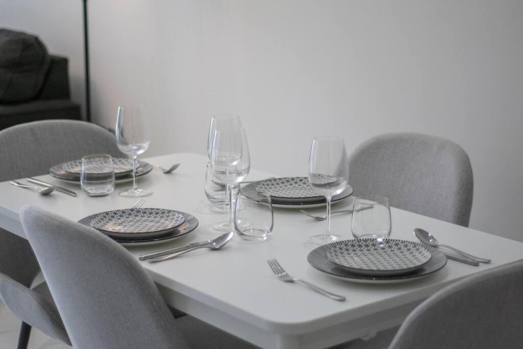 Apartment Cozy Retreat 1Bedroom On The Business Bay Canal By Suiteable Interiors Dubai