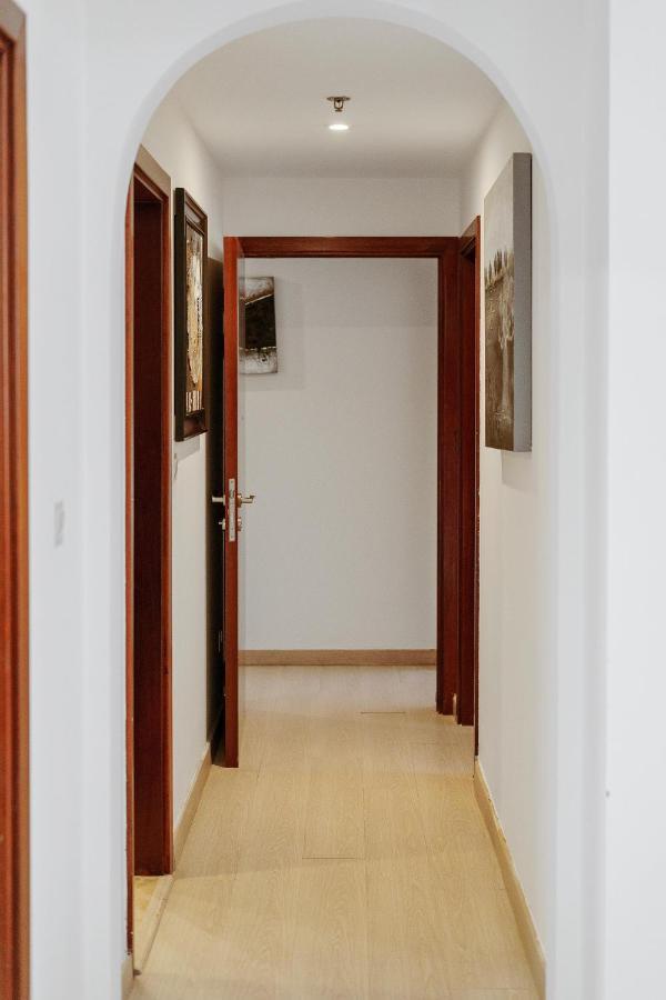 High Rise 2br In Jbr W/ Sea View - Walk To Beach Apartment