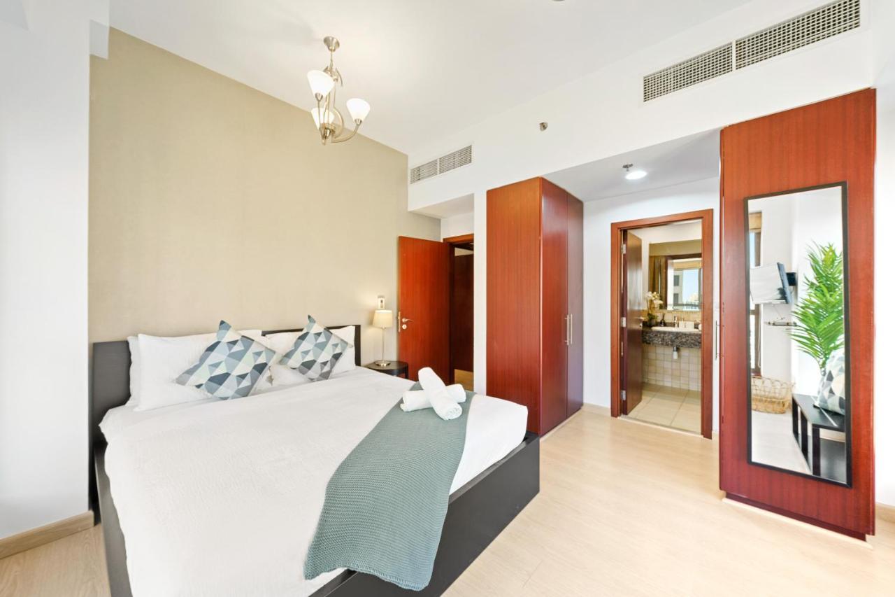 Apartment High Rise 2br In Jbr W/ Sea View - Walk To Beach