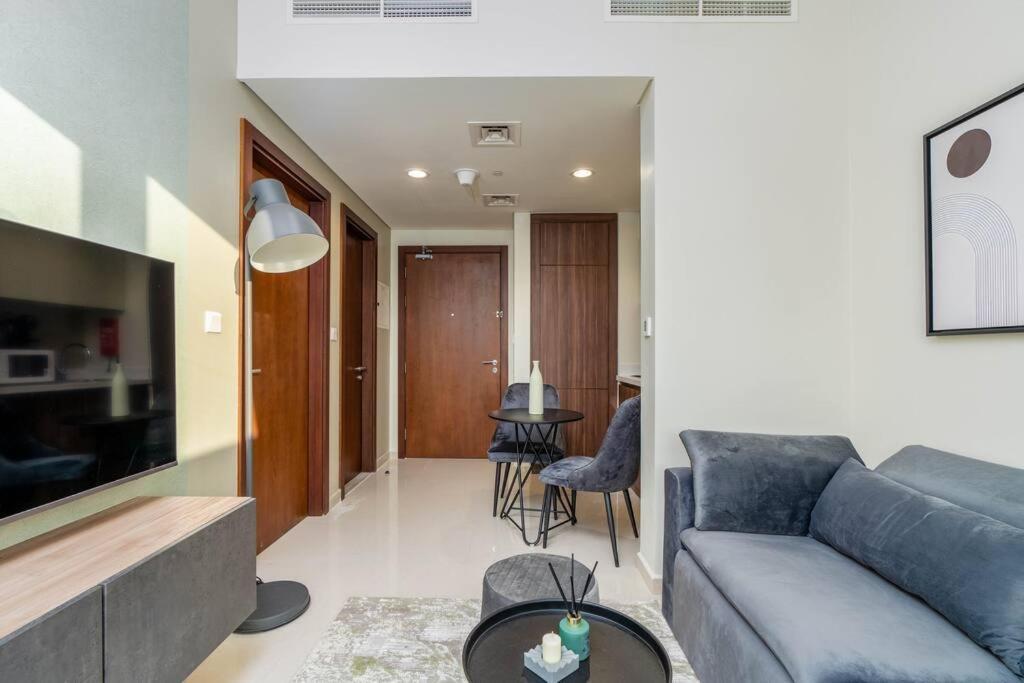 Chic With Burj Khalifa View Apartment *