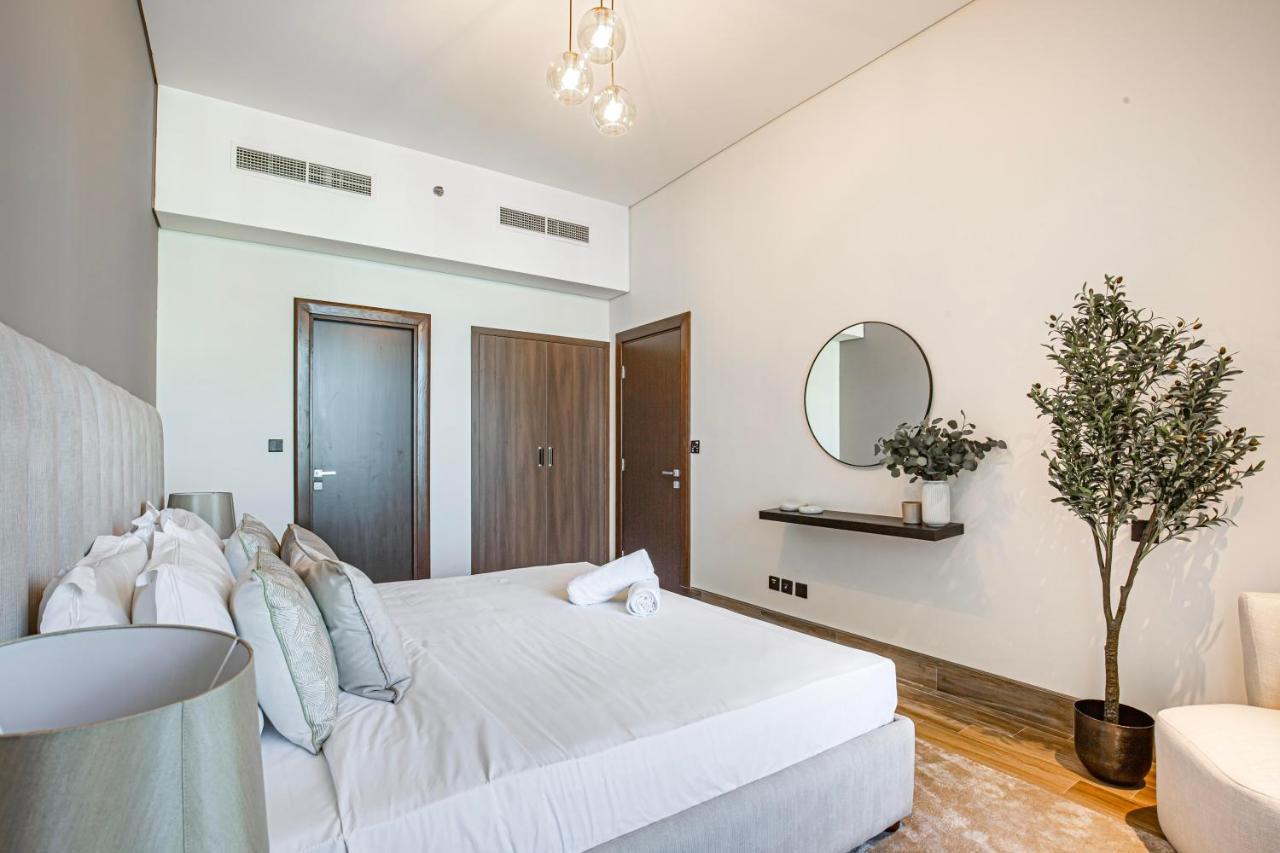 Daniels Canal View 1br At J One Business Bay