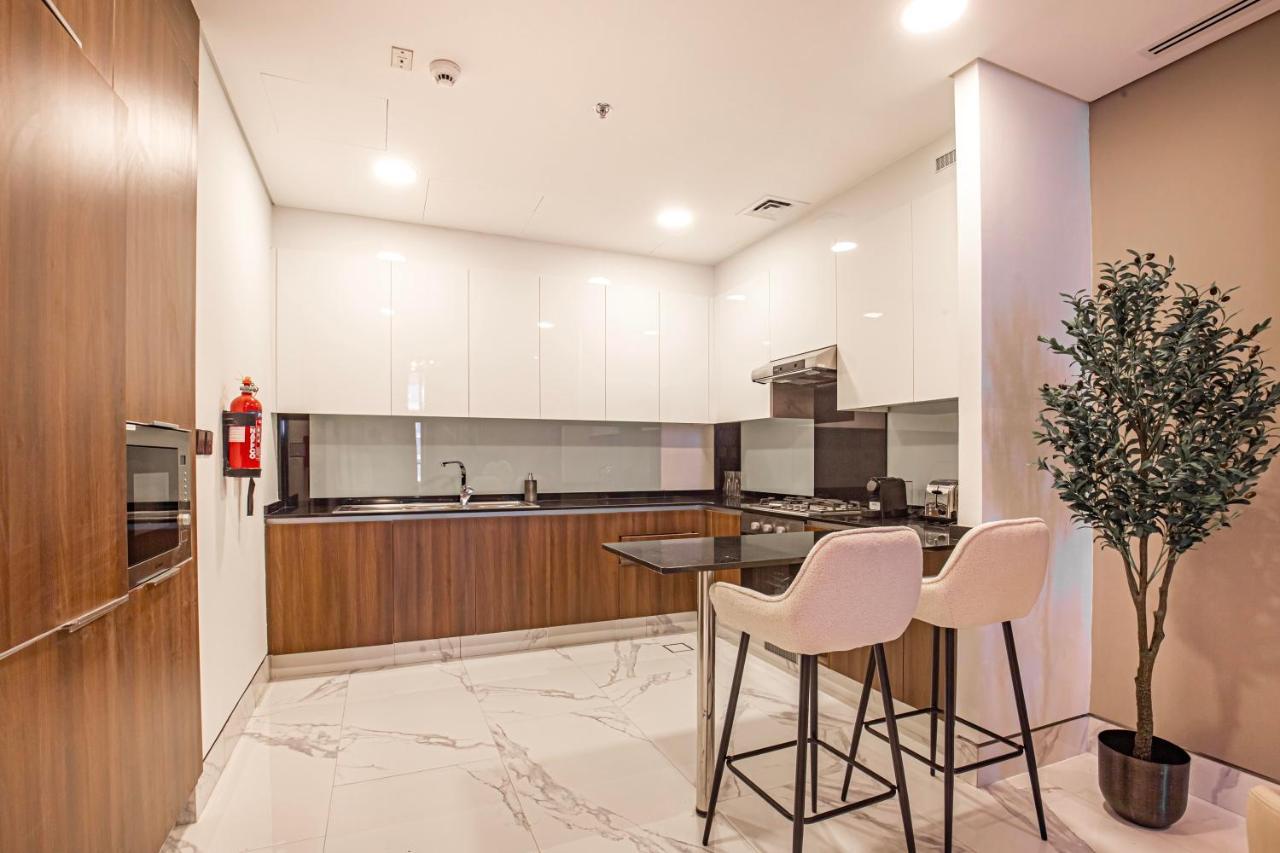 Daniels Canal View 1br At J One Business Bay Apartment Dubai