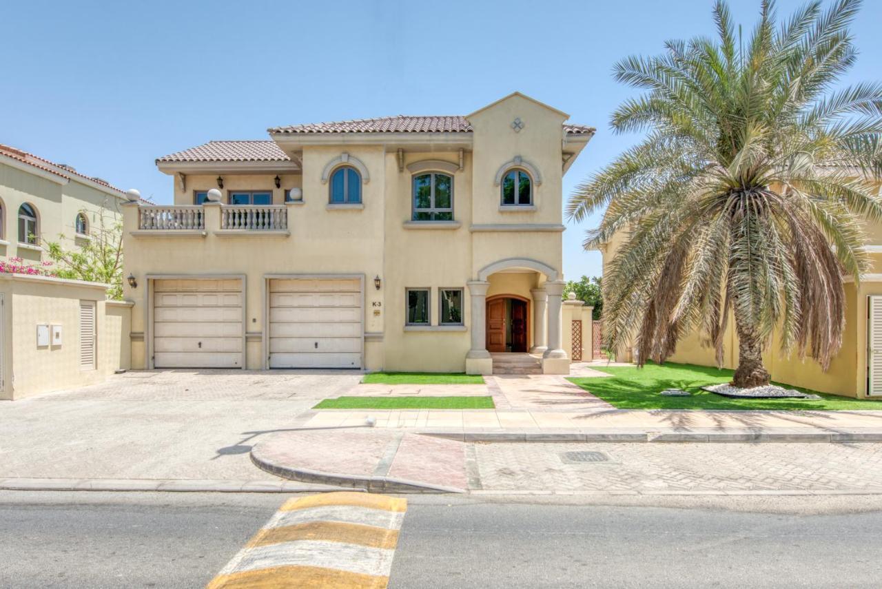 Stunning With Private Pool & Beach Access Apartment Dubai