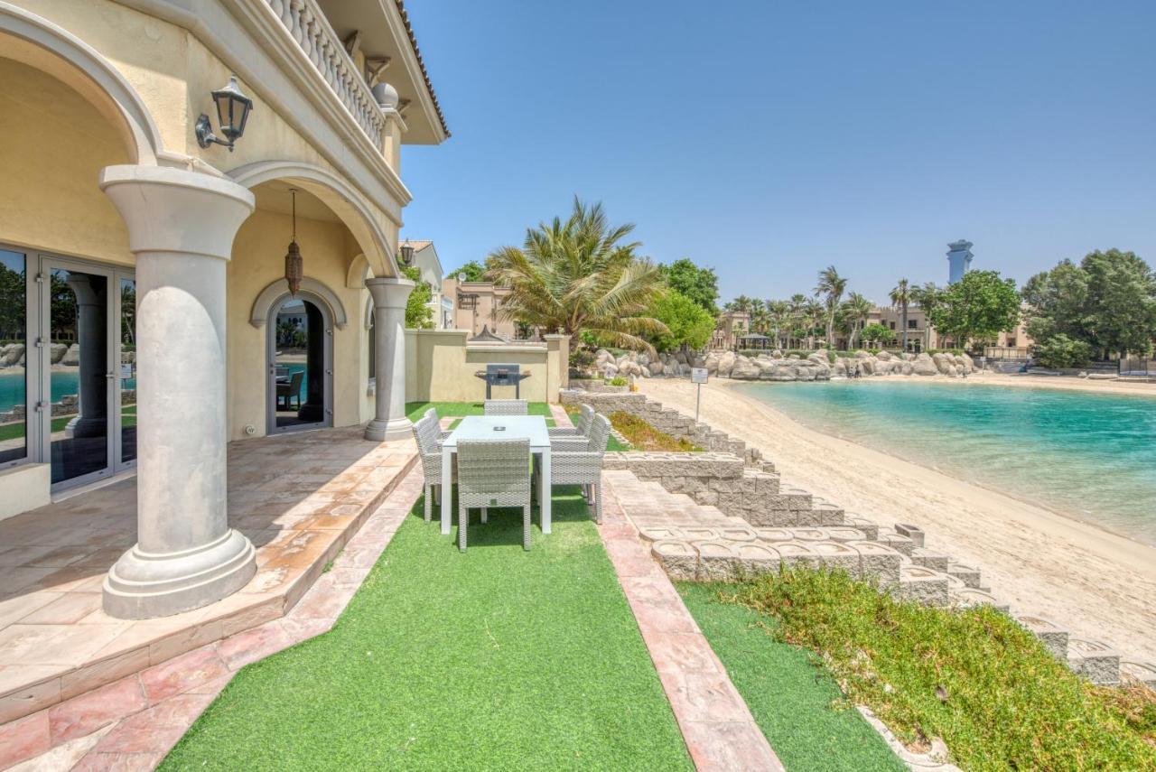 Stunning With Private Pool & Beach Access * Dubai
