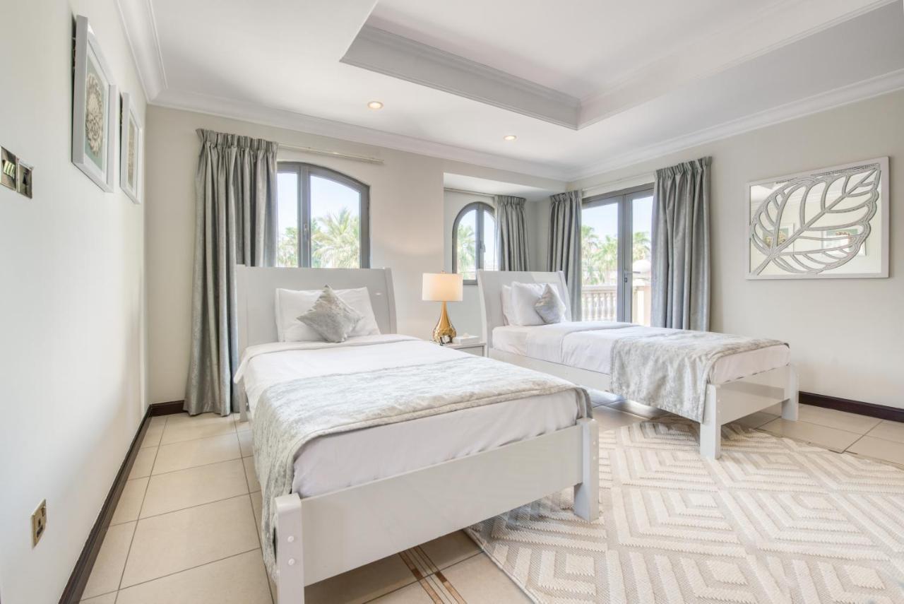 Stunning With Private Pool & Beach Access *