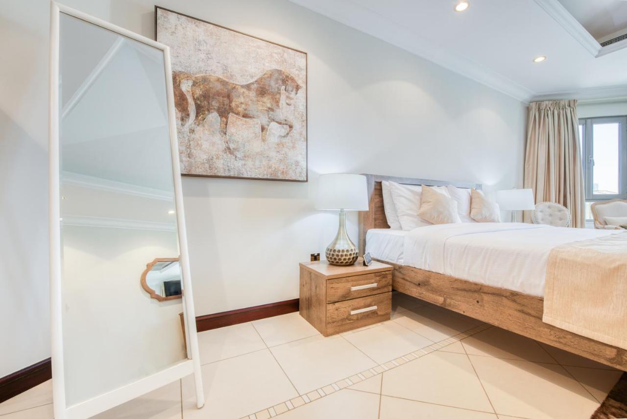Apartment Stunning With Private Pool & Beach Access Dubai