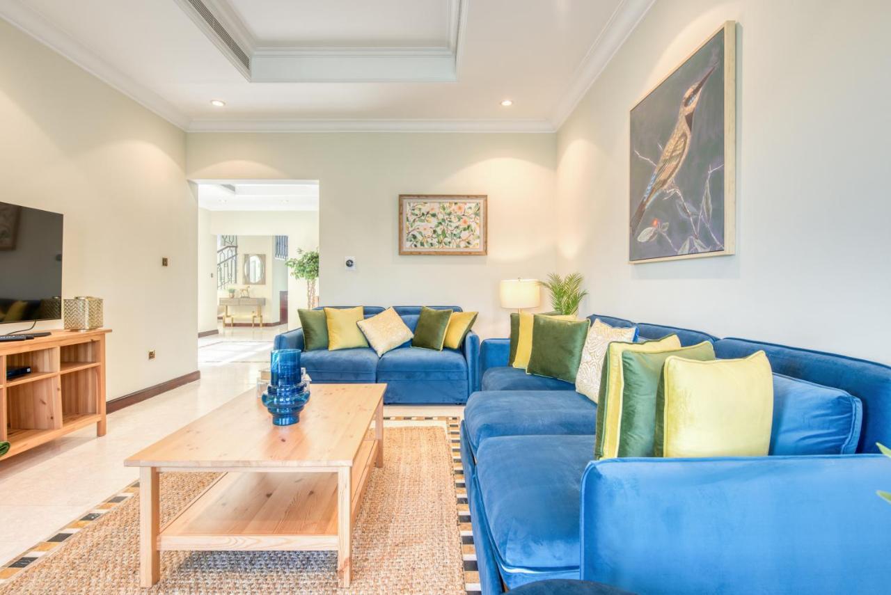 Stunning With Private Pool & Beach Access Dubai