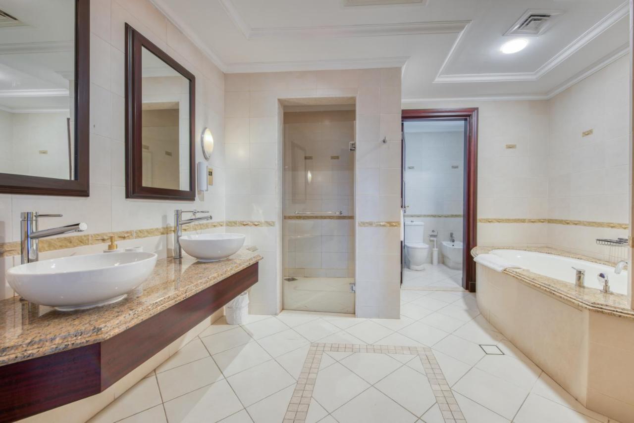 Stunning With Private Pool & Beach Access *